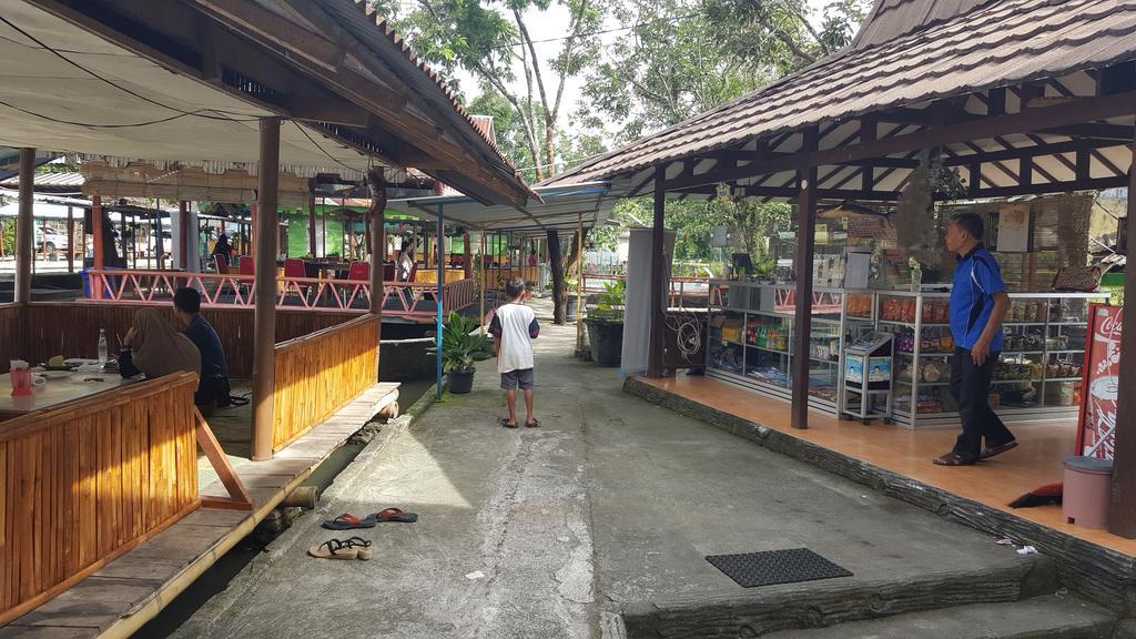 Putri Duyung Guest House Karangpandan Экстерьер фото