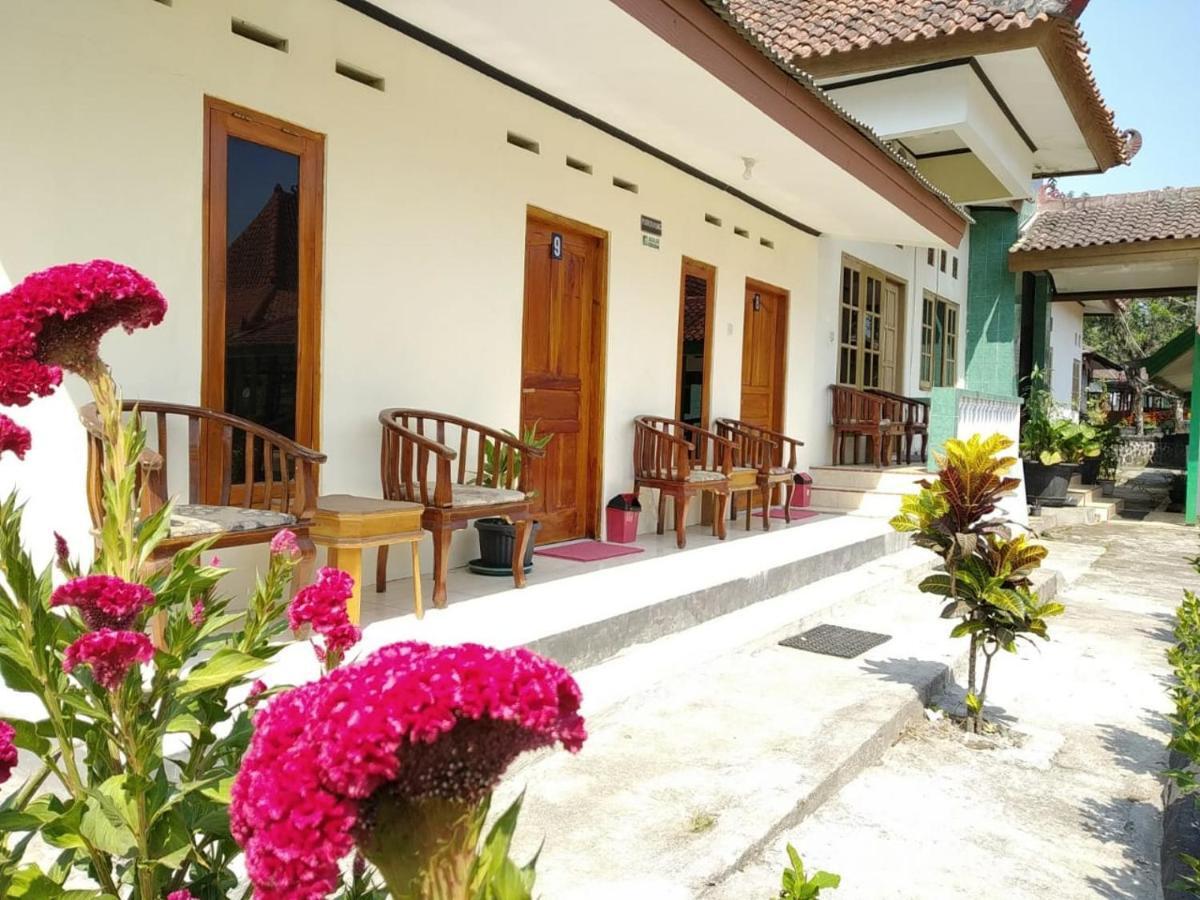 Putri Duyung Guest House Karangpandan Экстерьер фото