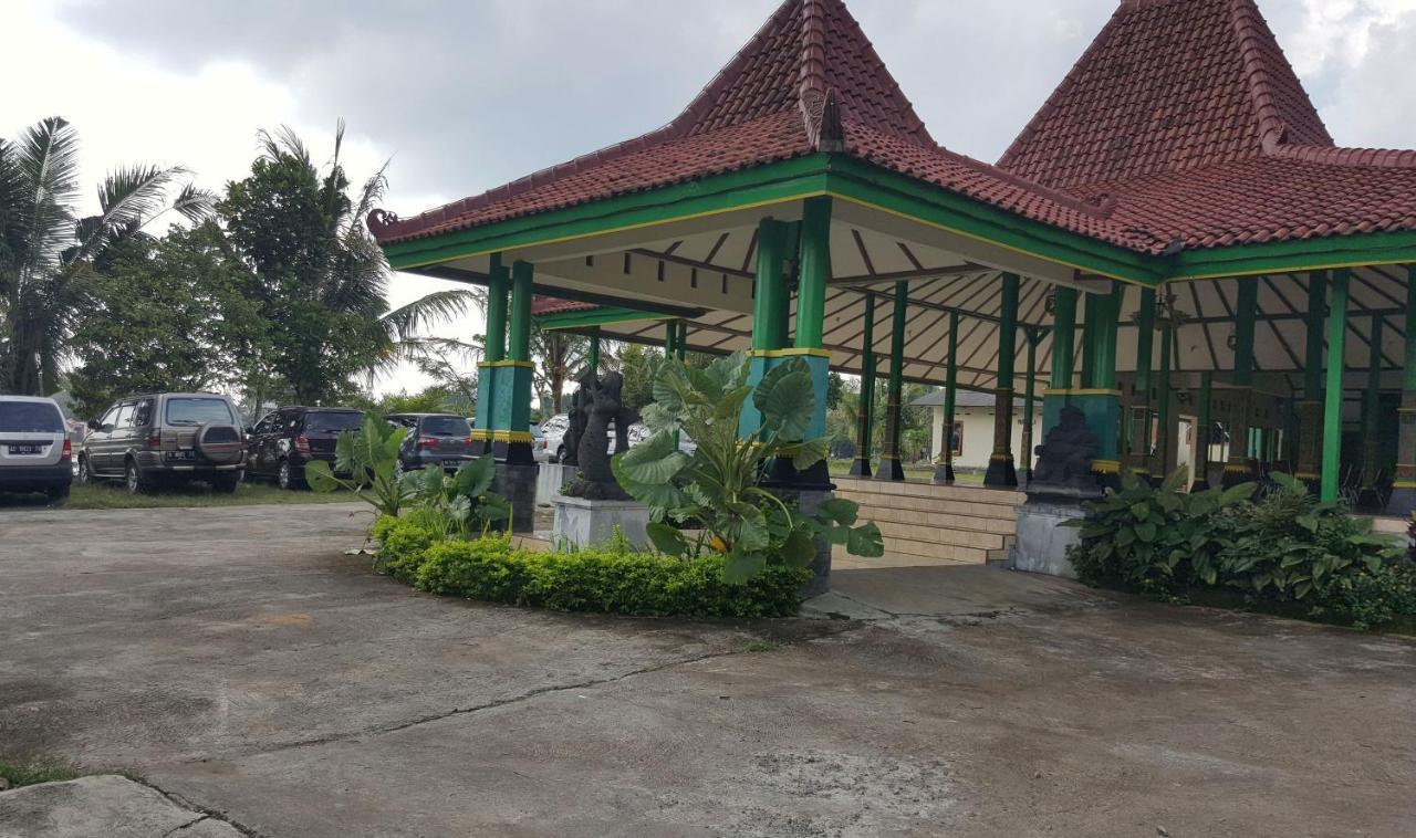 Putri Duyung Guest House Karangpandan Экстерьер фото